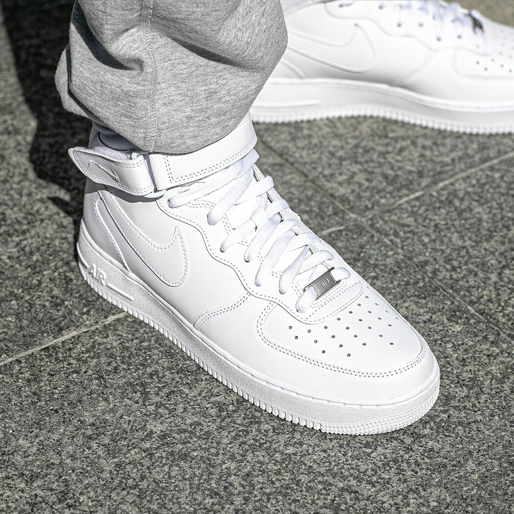 [Orders placed before 3pm will be shipped the same day! Free shipping! Returns and Exchanges OK: NIKE AIR FORCE 1 MID '07 "All White" Nike Air Force 1 Mid Sneakers (White All White CW2289-111)