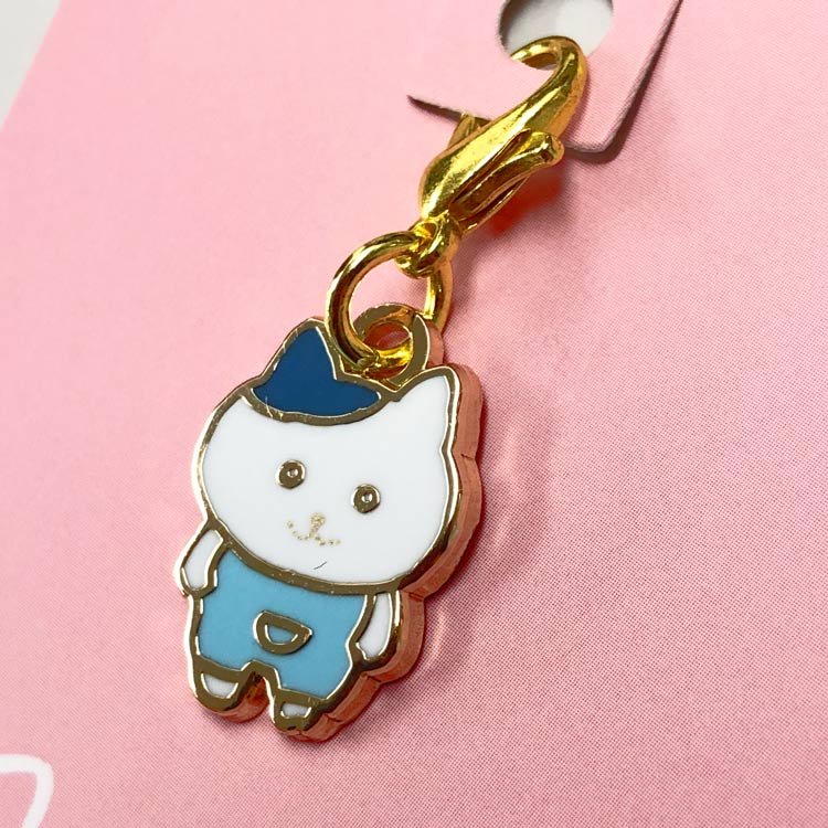 Little cute charm Hachiware somehow managed to get Bania 946764 Keychain one size smaller