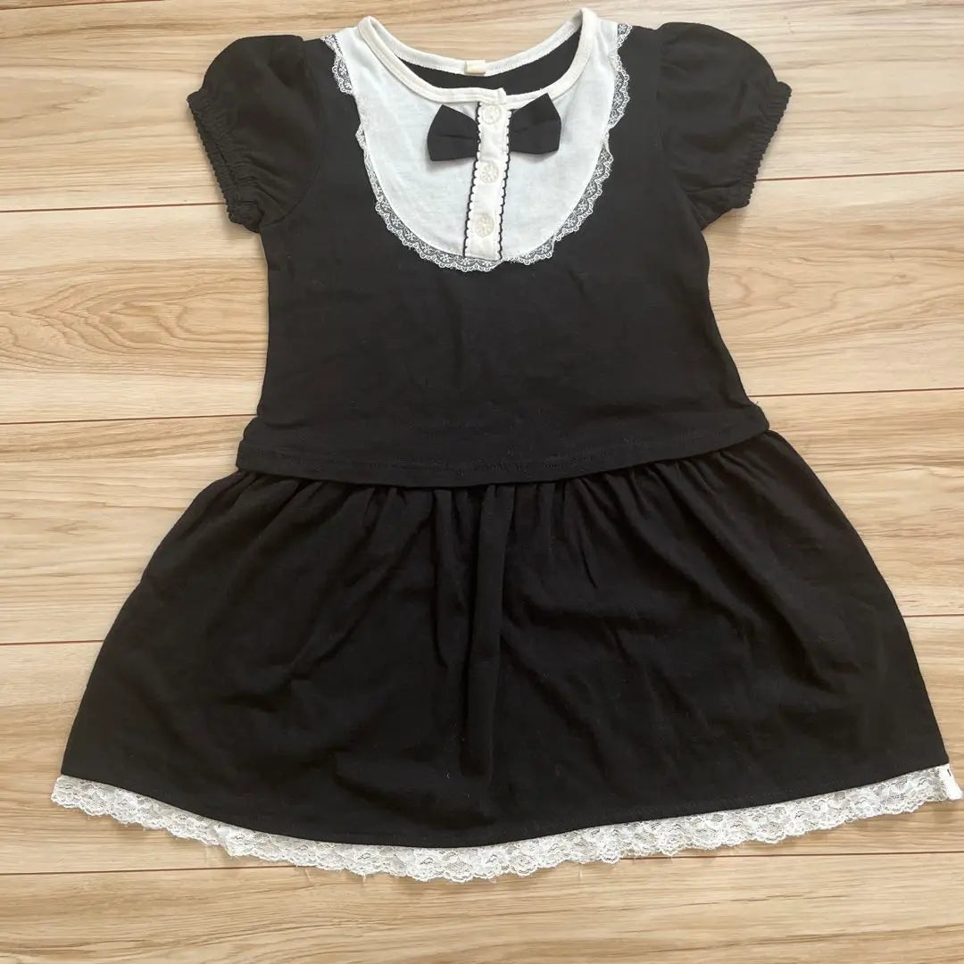 Vestido blanco y negro de manga corta con encaje