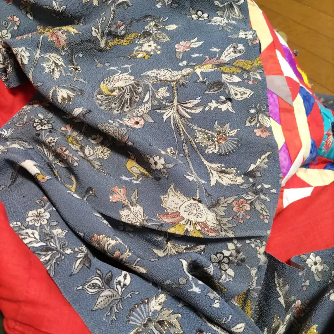 Lowest price (Oni crepe, Edo Sarasa kimono fabric) (good condition) (33 x 84) Classical flower and bird pattern with gold leaf