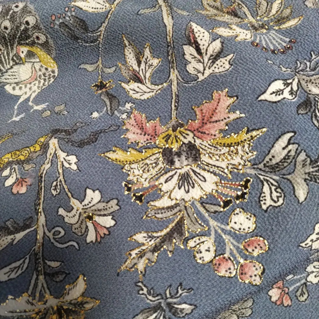 Lowest price (Oni crepe, Edo Sarasa kimono fabric) (good condition) (33 x 84) Classical flower and bird pattern with gold leaf