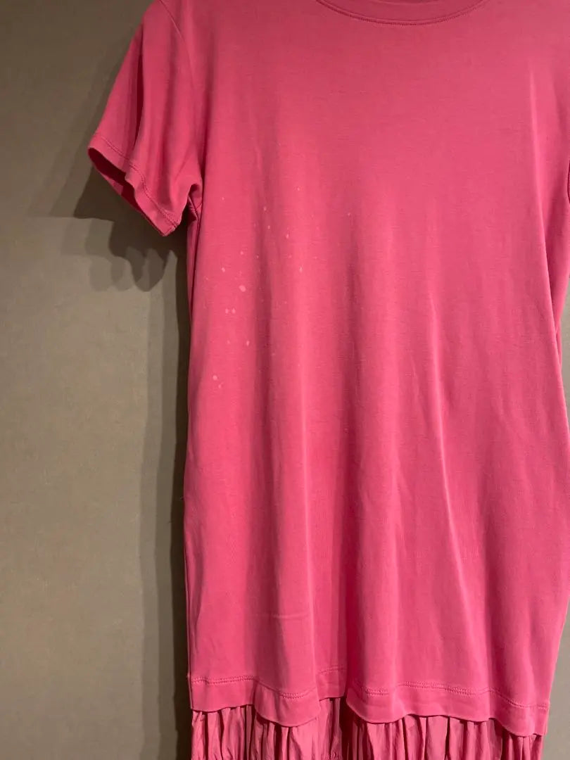 Vestido EMMI de manga corta con volante rosa