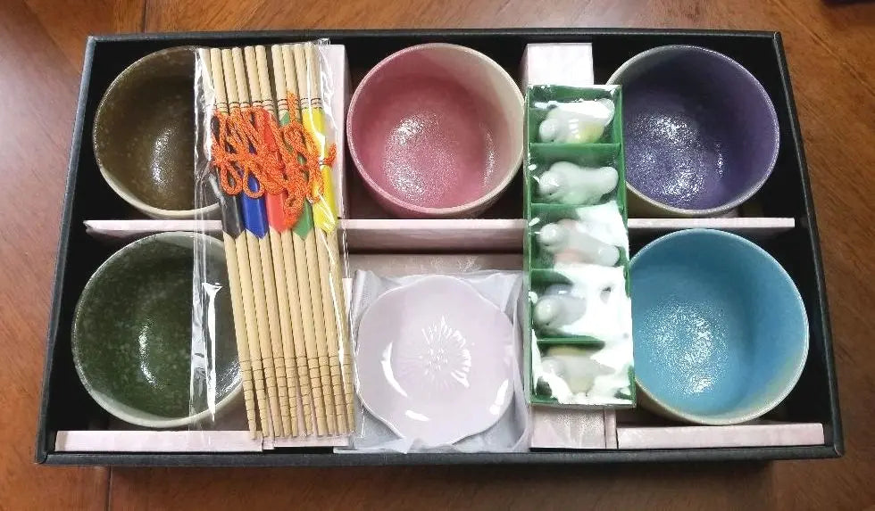 Tableware set, tea bowl, small plate, chopsticks, chopstick rest