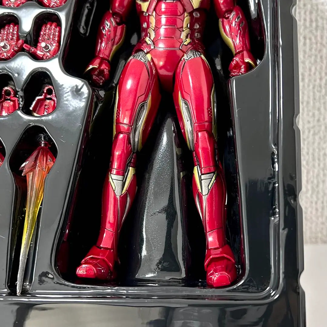 MAFEX Iron Man Mark 45 Vengadores La era de Ultrón