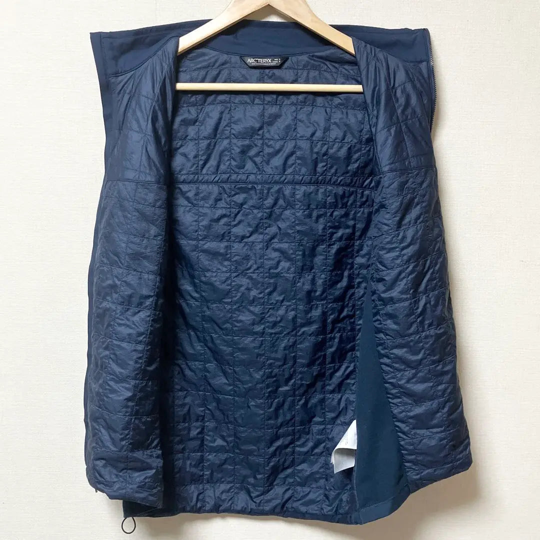 Productos hermosos, colores raros ARC'TERYX Atom SL Best Navy Fund | 美品 希少カラー ARC'TERYX アトムSLベスト ネイビー 中綿