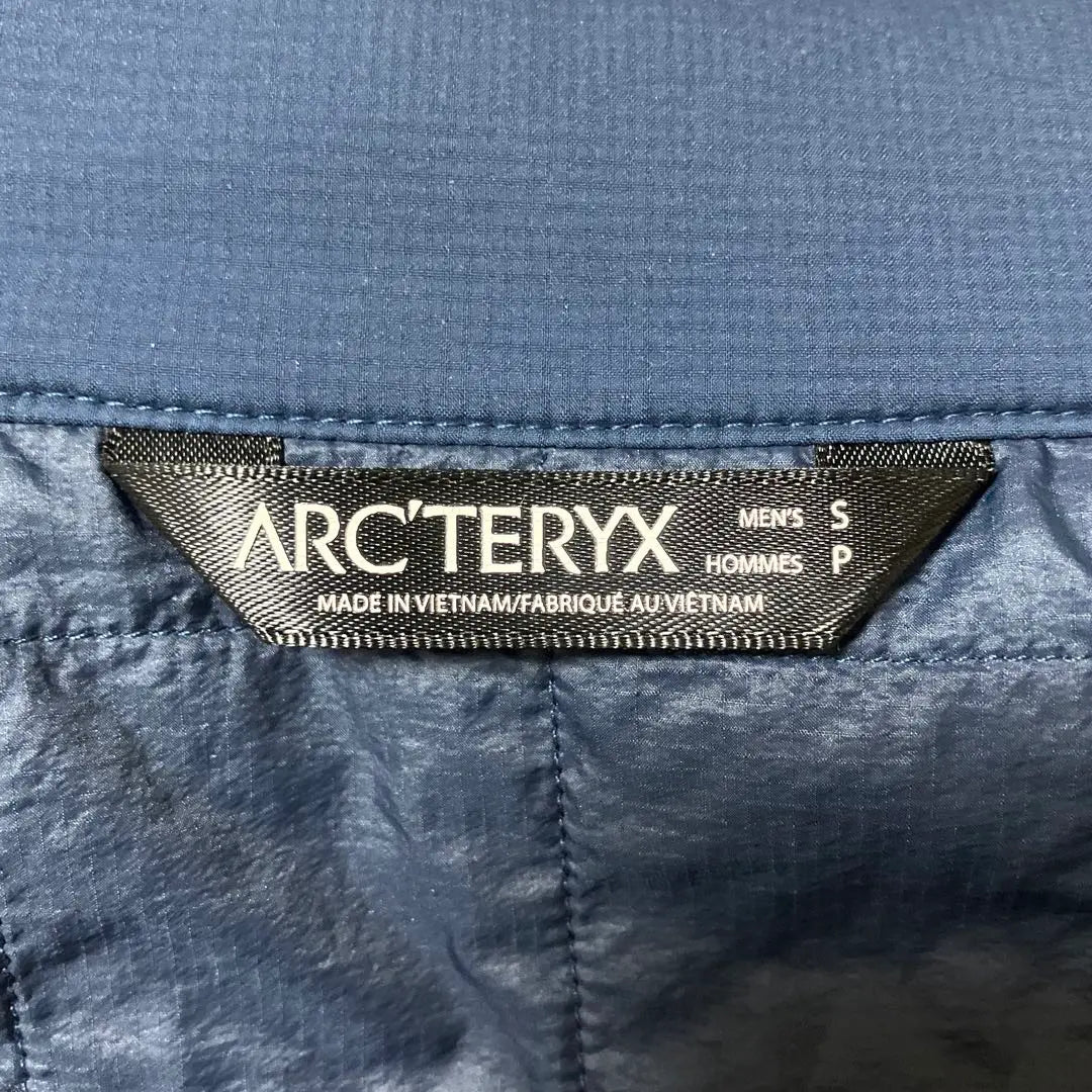 Productos hermosos, colores raros ARC'TERYX Atom SL Best Navy Fund | 美品 希少カラー ARC'TERYX アトムSLベスト ネイビー 中綿