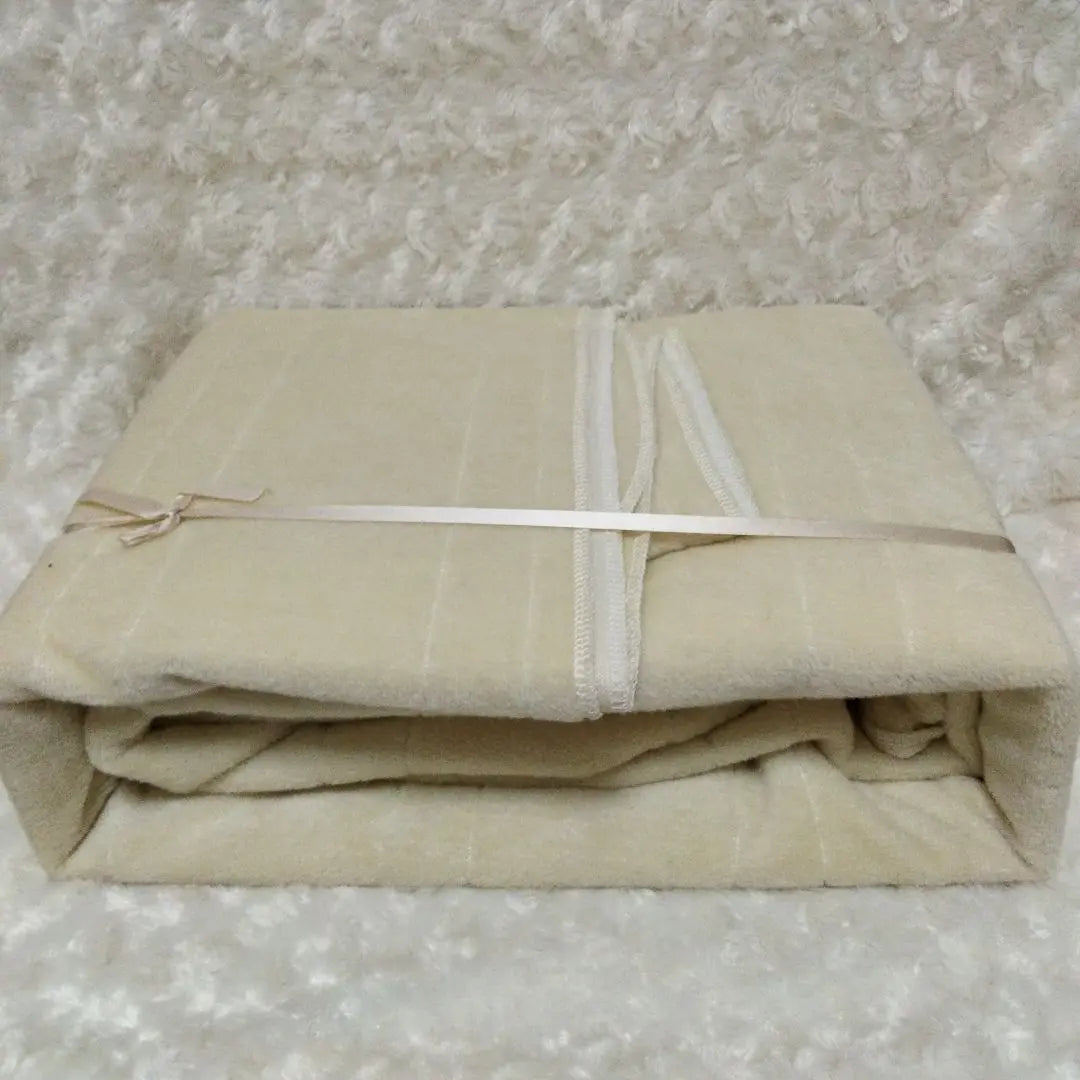 [New unused] NINA RICCI luxury blanket cream color warm France x made in Japan | 【新品未使用】NINA RICCI　高級毛布　クリーム色　暖か　フランス×日本製