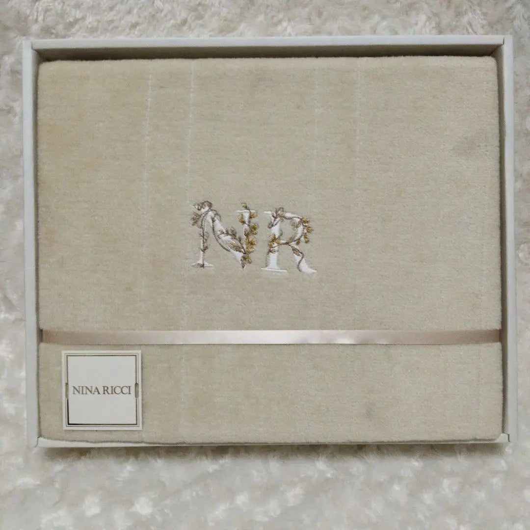 [New unused] NINA RICCI luxury blanket cream color warm France x made in Japan | 【新品未使用】NINA RICCI　高級毛布　クリーム色　暖か　フランス×日本製