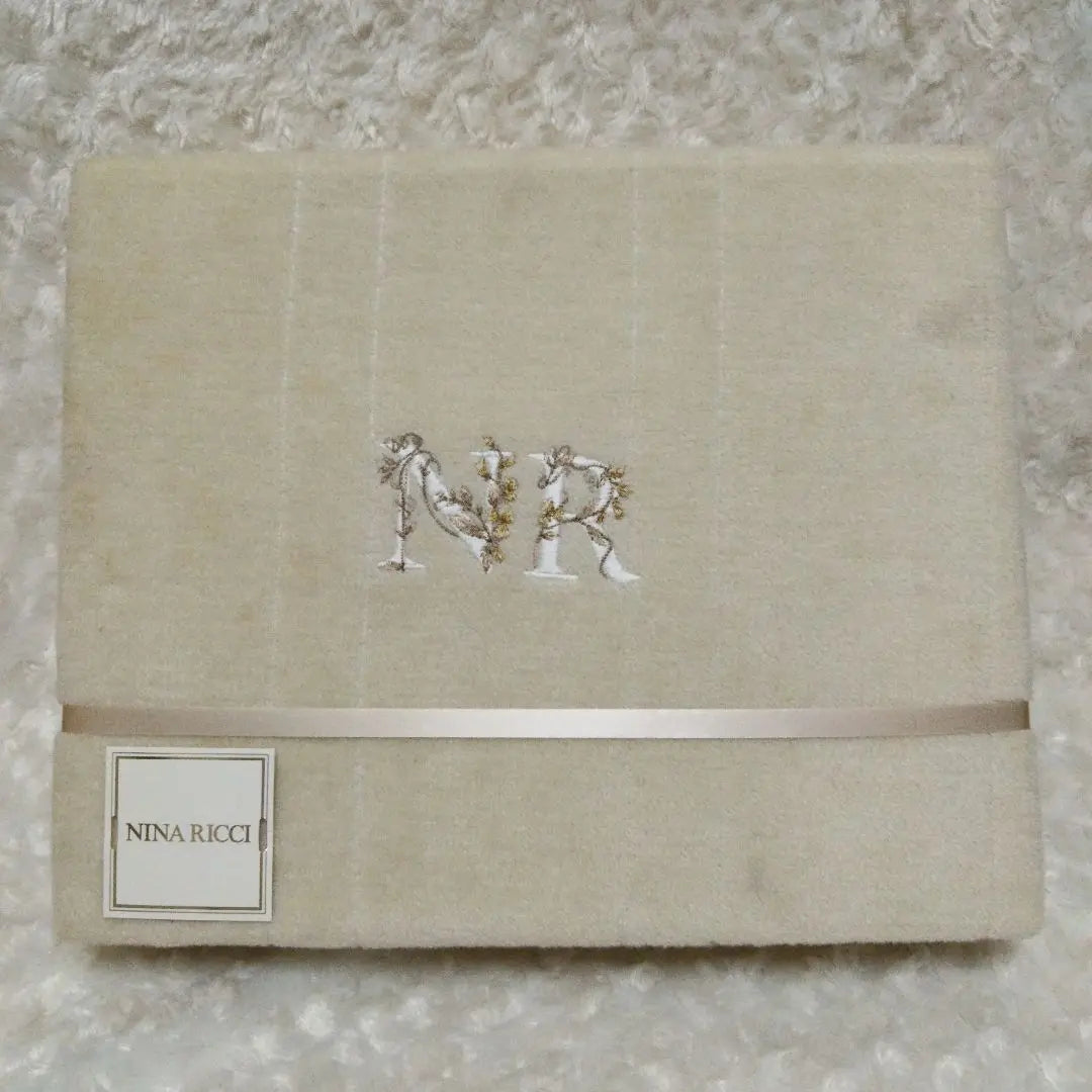 [New unused] NINA RICCI luxury blanket cream color warm France x made in Japan | 【新品未使用】NINA RICCI　高級毛布　クリーム色　暖か　フランス×日本製