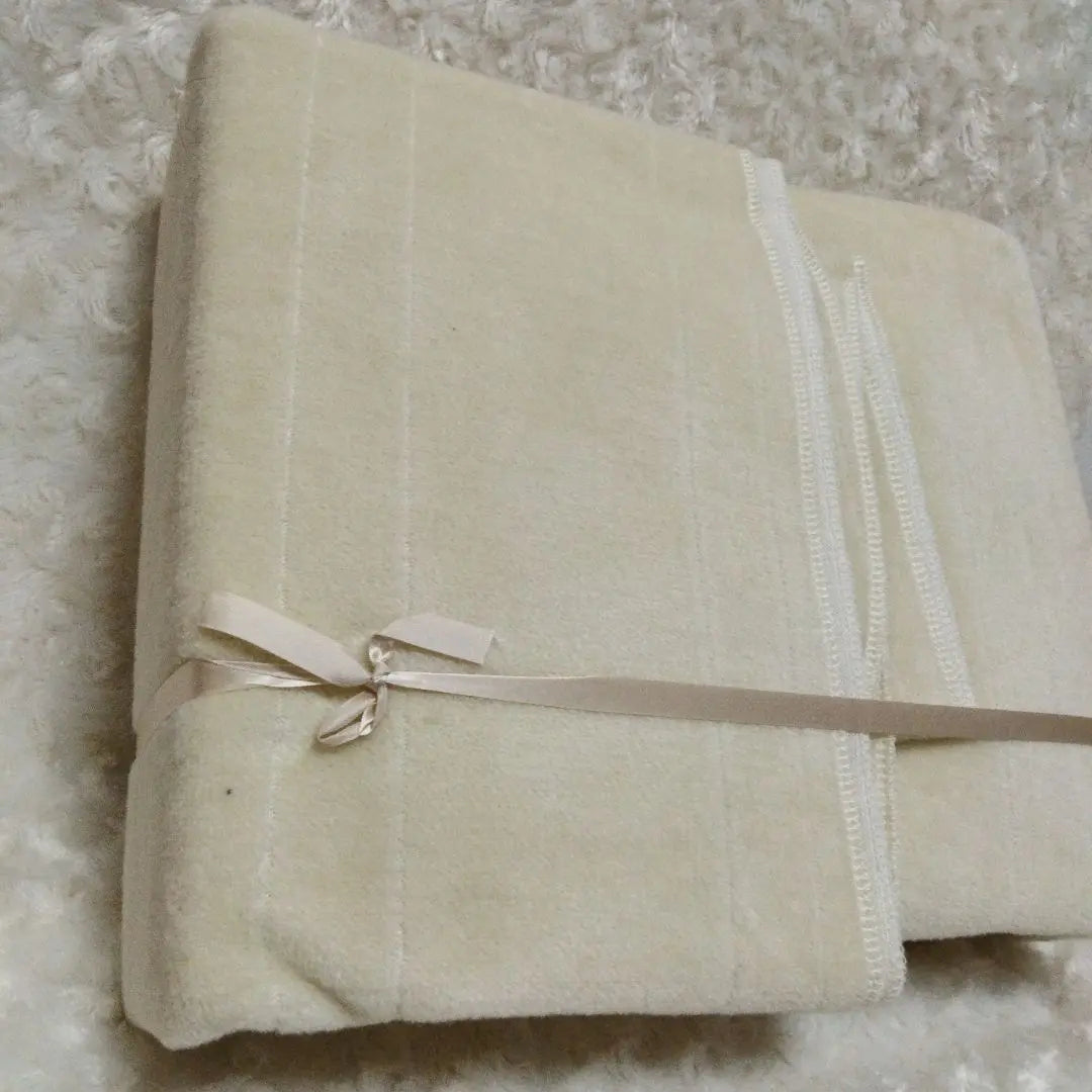 [New unused] NINA RICCI luxury blanket cream color warm France x made in Japan | 【新品未使用】NINA RICCI　高級毛布　クリーム色　暖か　フランス×日本製