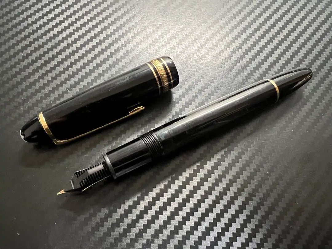 Pluma estilográfica Montblanc Meisterstück 146 M de fuente mediana en oro completo de 14 quilates | モンブラン マイスターシュテュック 146 M 中字 全金 14K 万年筆