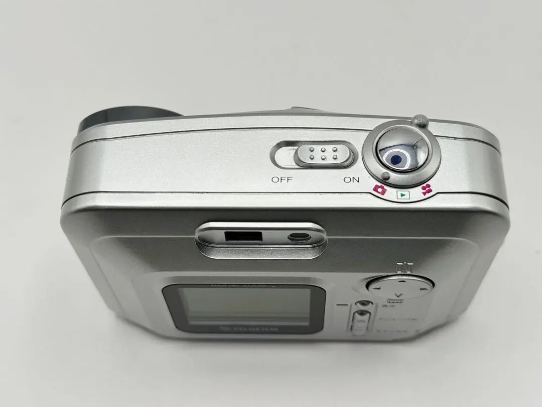 Fujifilm FinePix A201 Old Compact Digital AA Battery Operation