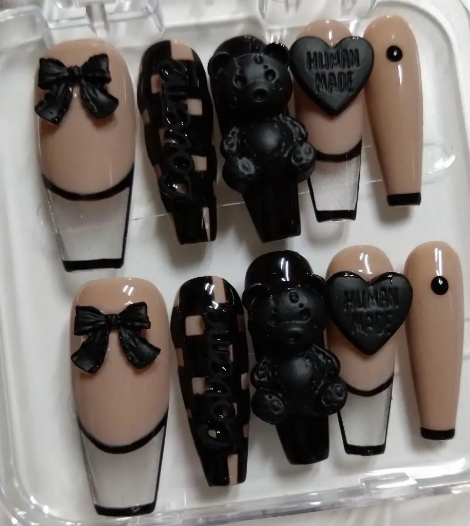 Beige and black nail chip set