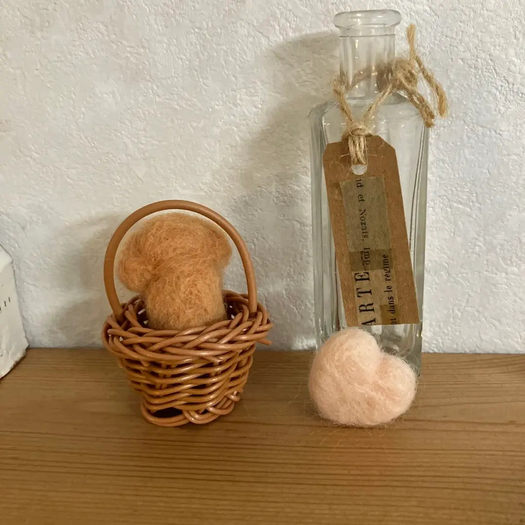 Wool felt - Toy poodle in a basket