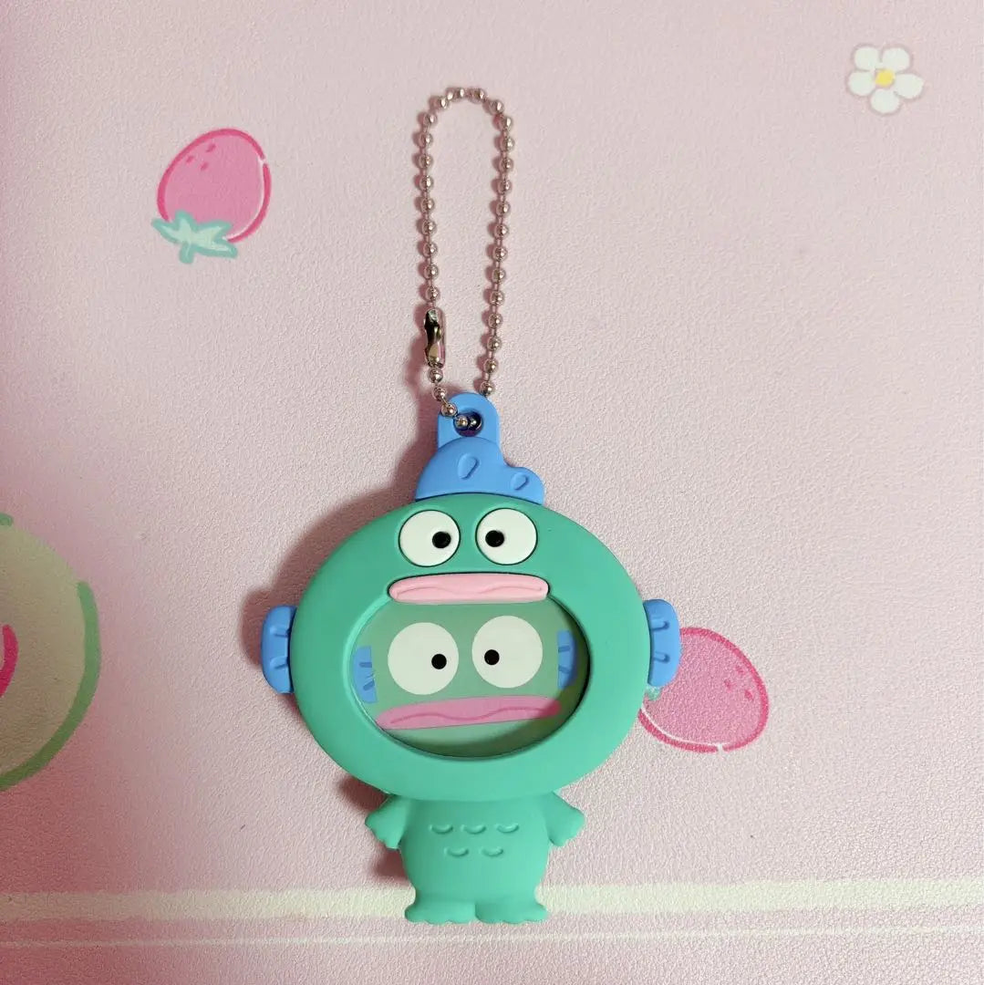 Mascota Hangyo Don con insignia fotográfica de Sanrio ♡ | サンリオ フォトバッジ付きマスコット ハンギョドン ♡