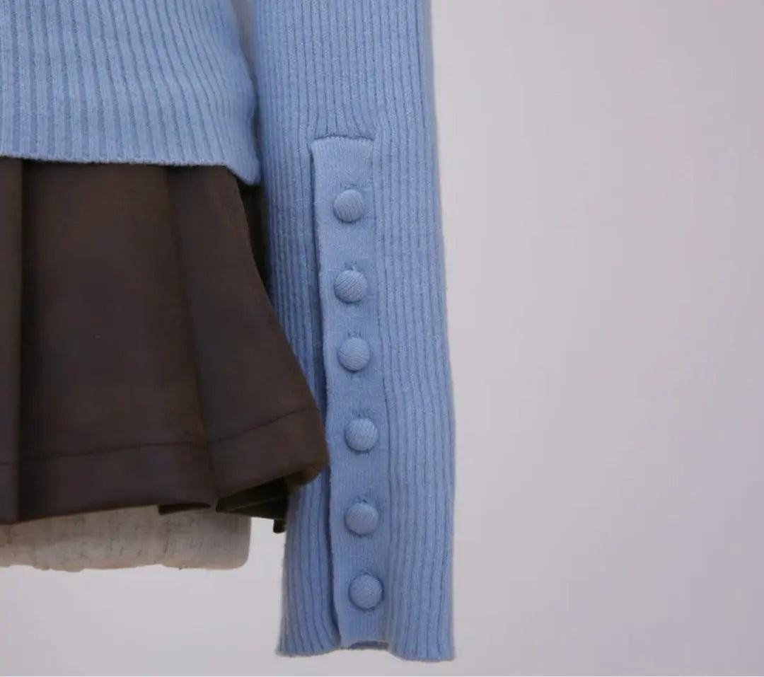 [Price reduction] RiLi STORE Sleeve button turtleneck rib knit