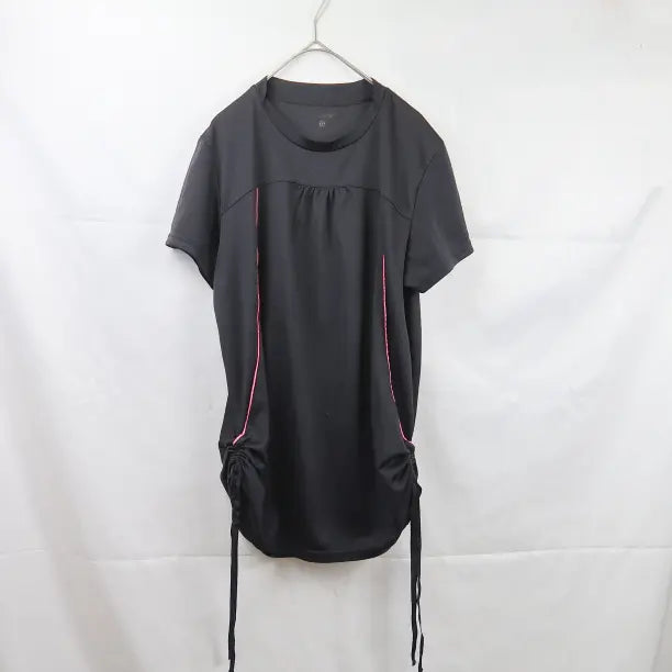 Camiseta deportiva negra de manga corta, cortada y cosida, de secado rápido para gimnasio