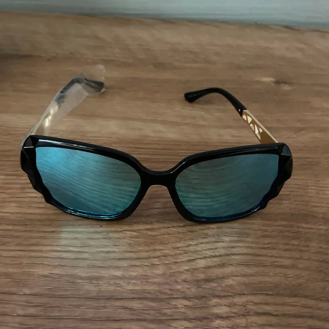 LECKIRUT Sunglasses Black Blue Lens with Case