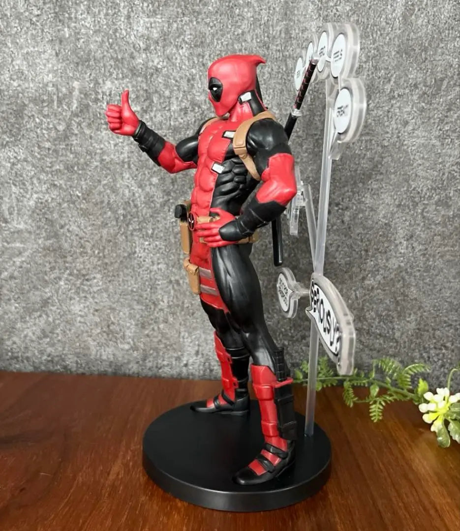 DEADPOOL Thumbs Up Figure Deadpool