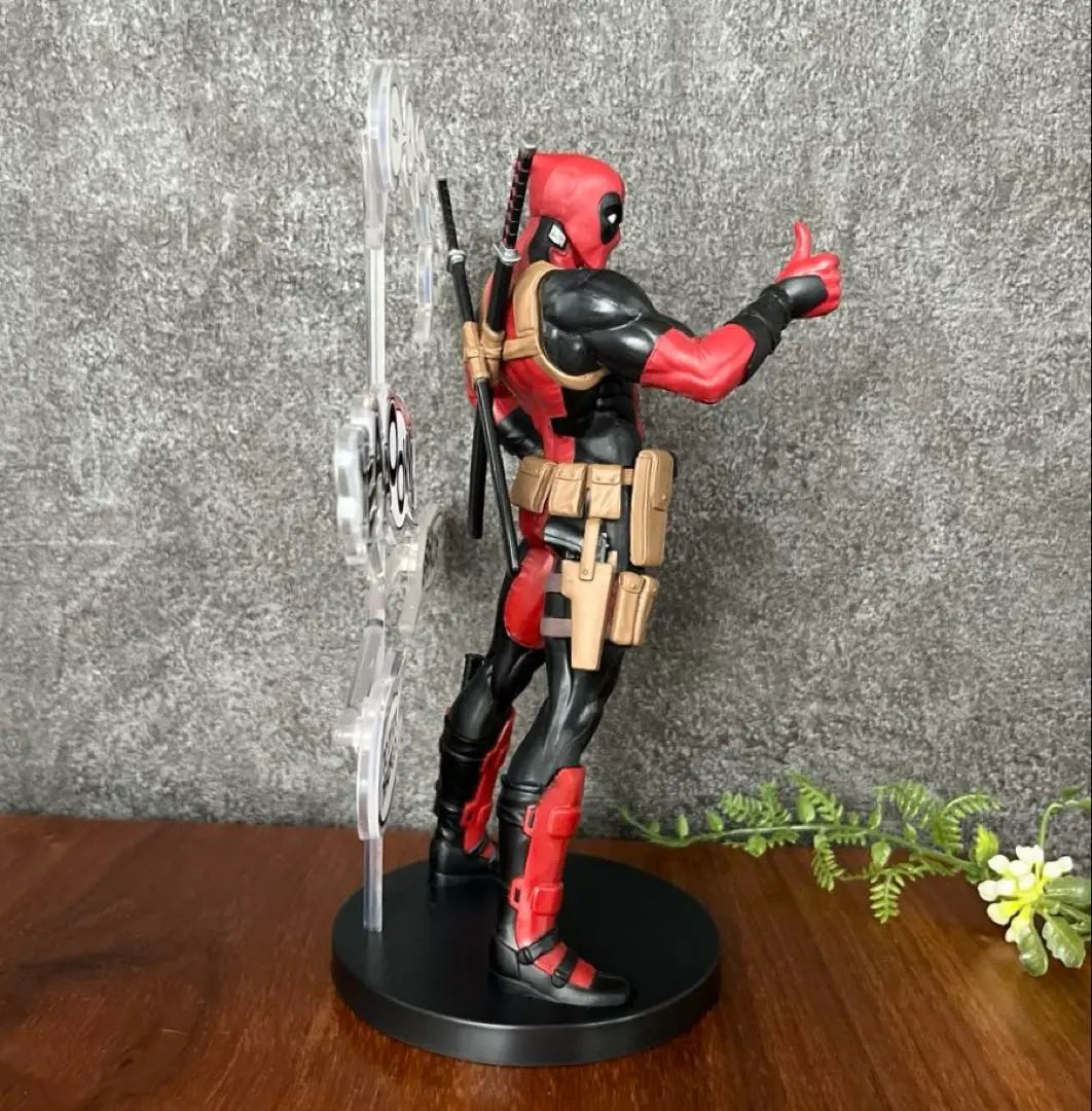 DEADPOOL Thumbs Up Figure Deadpool