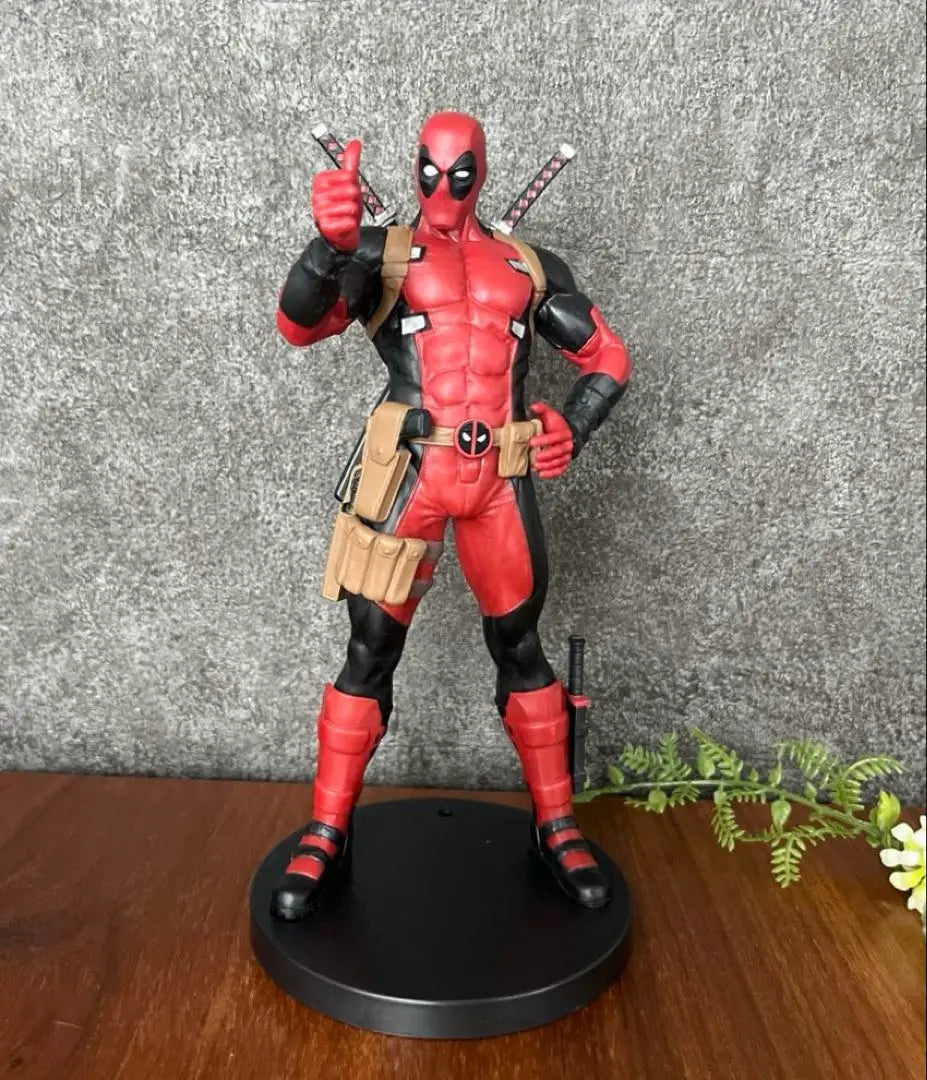 DEADPOOL Thumbs Up Figure Deadpool