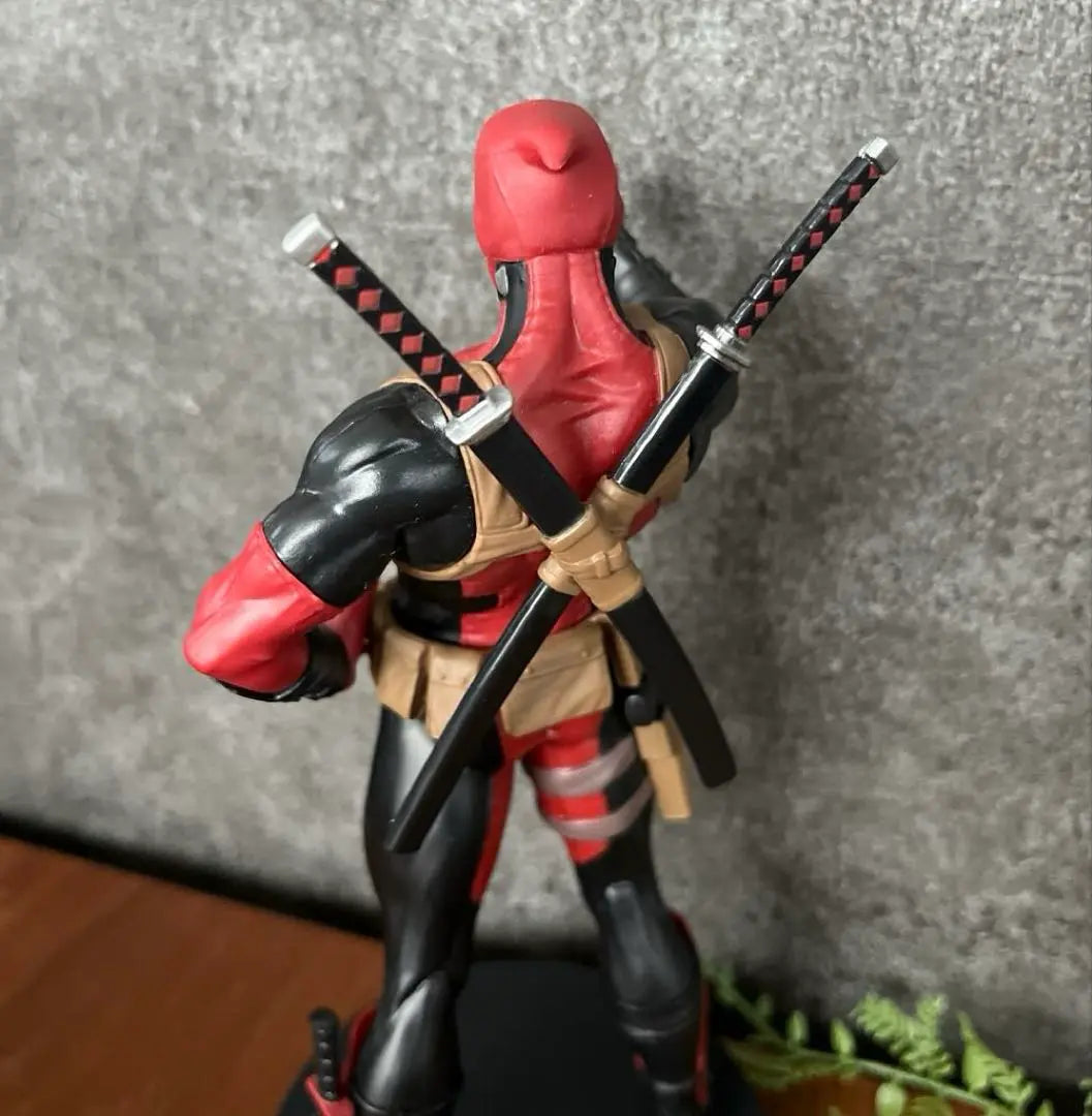 DEADPOOL Thumbs Up Figure Deadpool