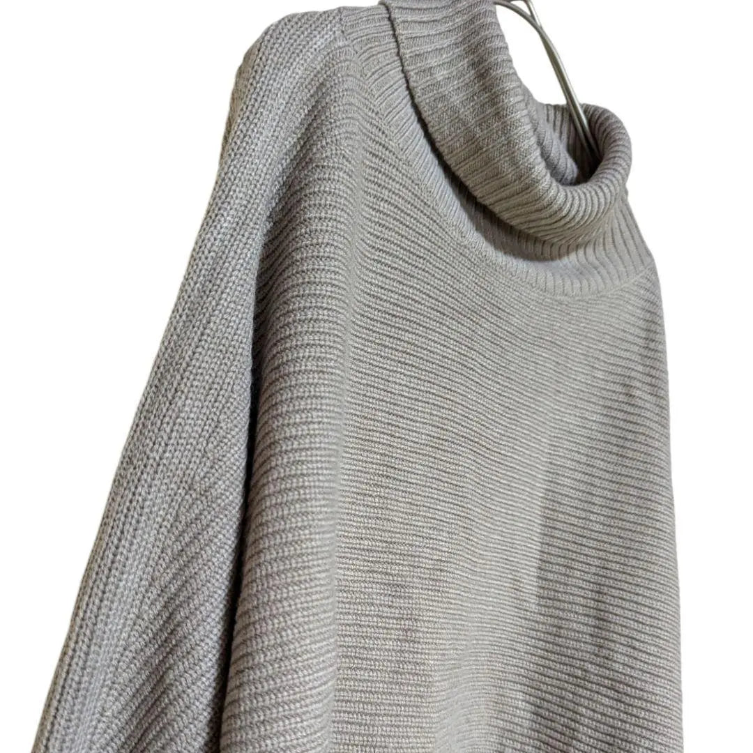 958 ★ Repsim Punto largo corto estilo poncho con cuello alto [F] sensación beige | 958★レプシィム タートルネックポンチョ風ショート丈ニット【F】ベージュ 落感