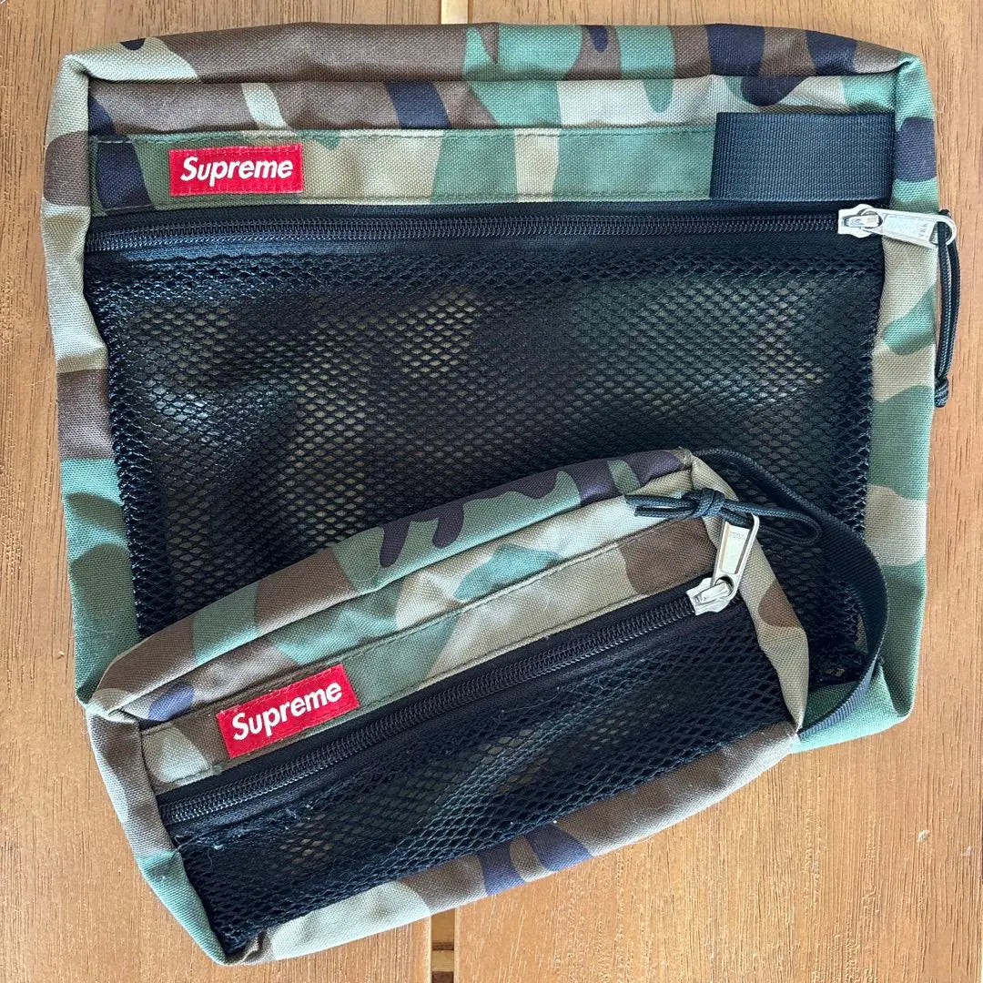 Bolsa de malla con diseño de camuflaje Supreme