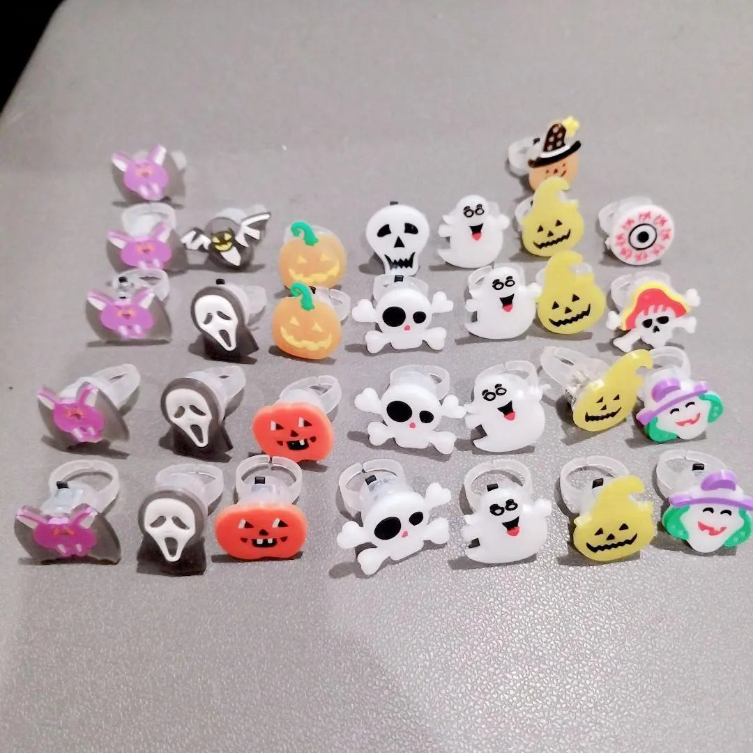 ⭐ Glowing Ring (Halloween)** 30 pieces