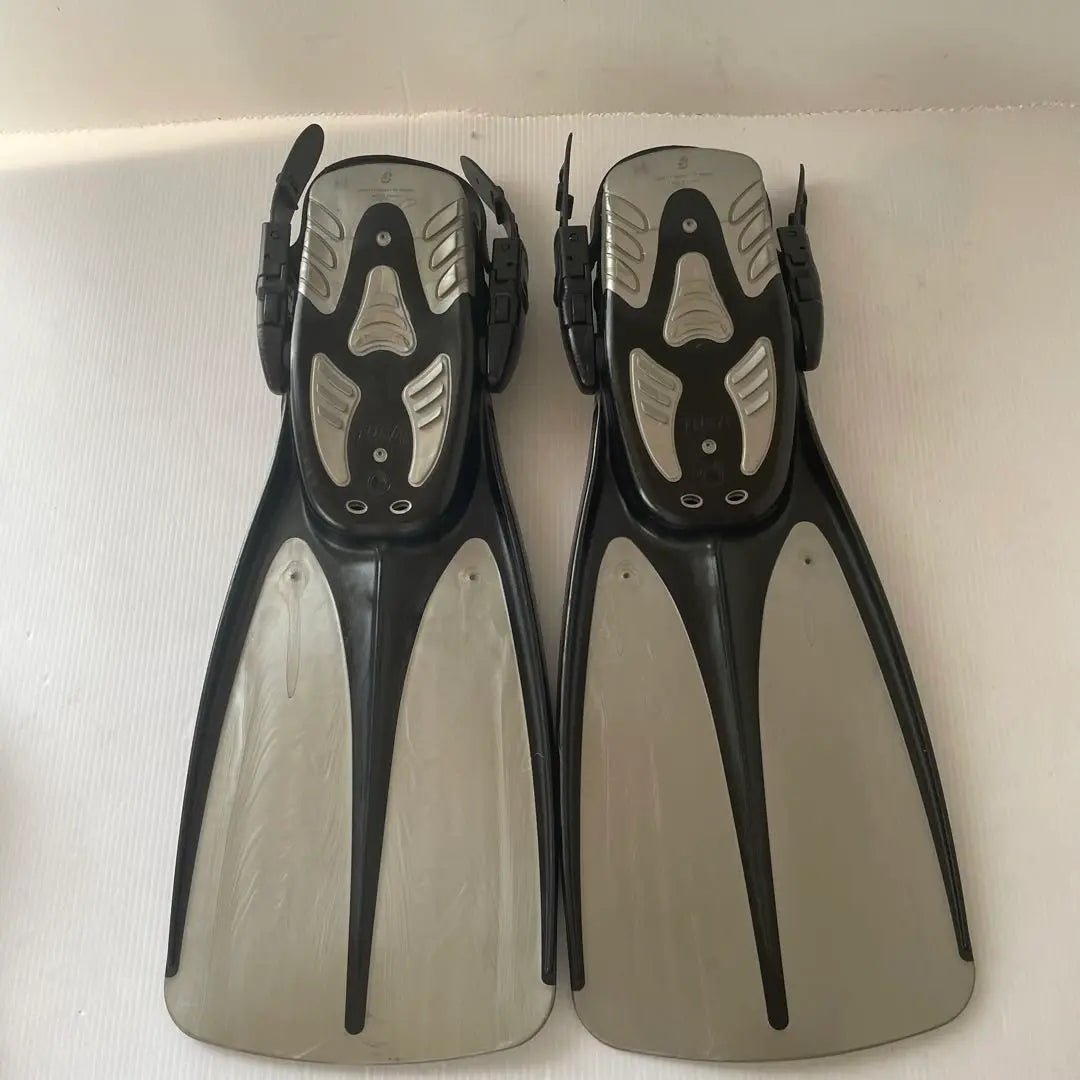 Good condition TUSA Platinum Fin S size