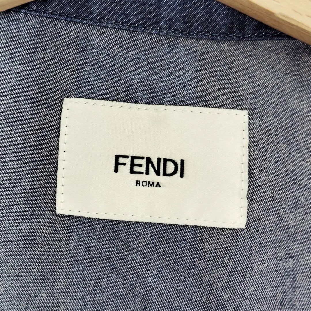 Camisa Fendi Monster con rayas y botón con el logotipo 10A