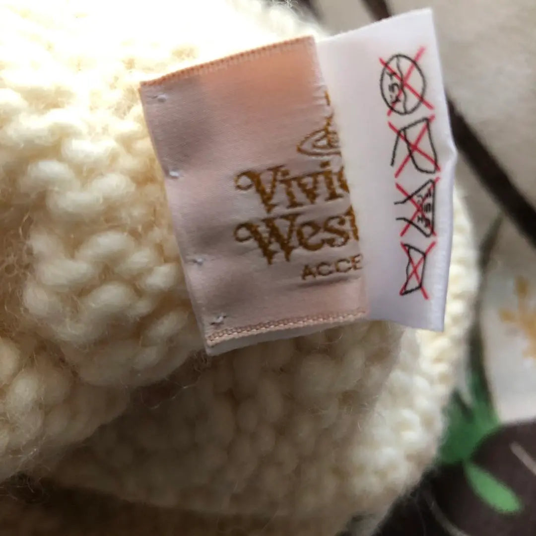 Vivienne Westwood rebajada de precio ☆ Gorro de punto con pompón ☆ Blanco | Vivienne Westwood お値下げ中☆ニット帽 ポンポン付き☆ホワイト