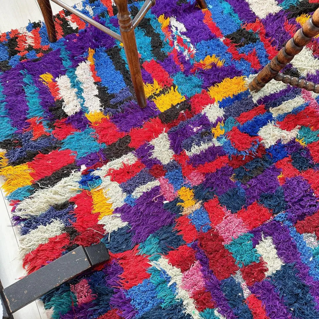 Alfombra marroquí vintage n.° 136, rara, rosa, azul, violeta, rojo y amarillo