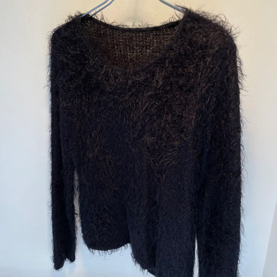 Suéter vintage de mujer de punto de mohair negro con ropa vieja