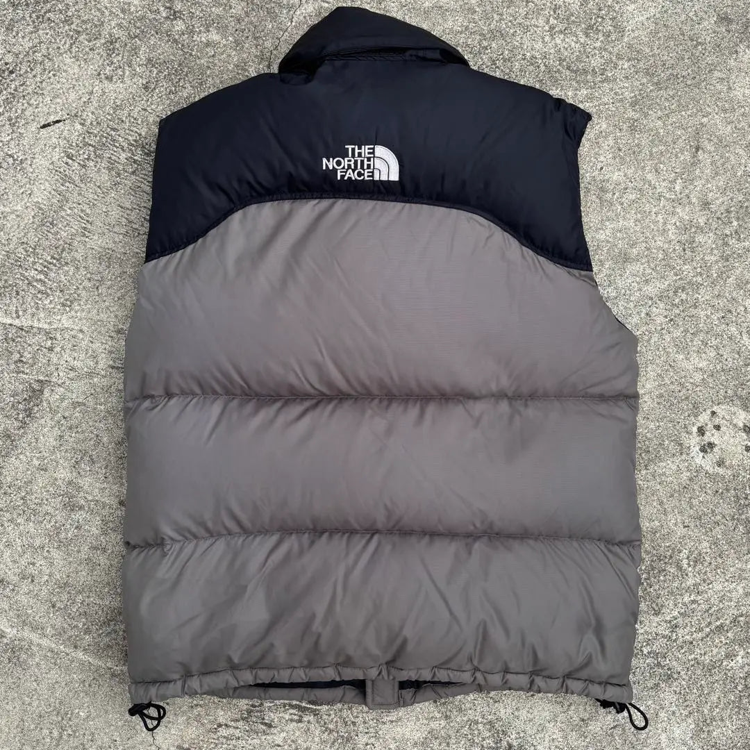 Chaleco de plumón North Face Nupsi con logotipo central y relleno de 700 unidades, muy raro