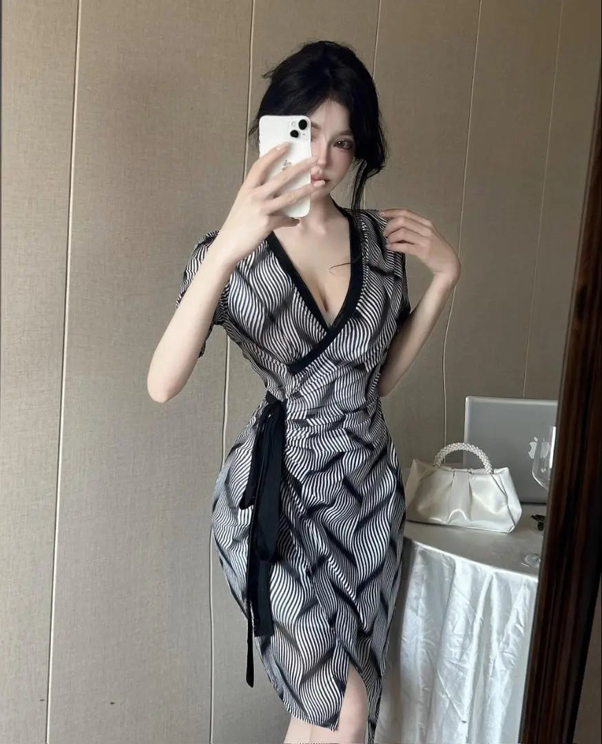 Line -in ribbon belt specification V neck kashukuru total pattern knee length dress