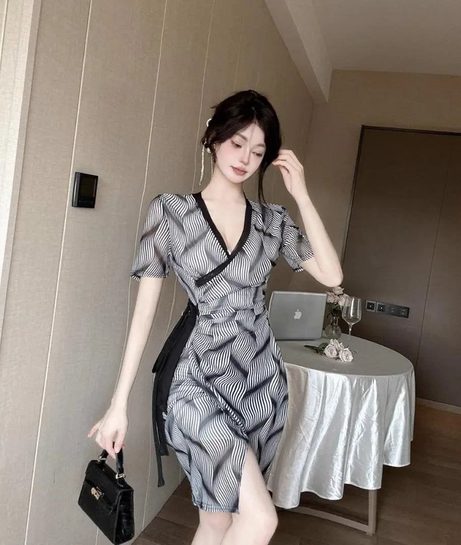 Line -in ribbon belt specification V neck kashukuru total pattern knee length dress