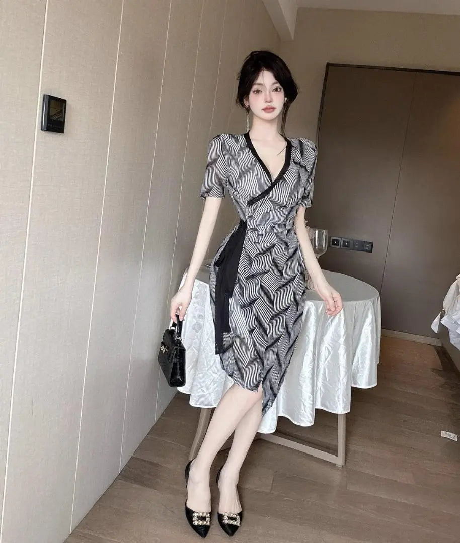 Line -in ribbon belt specification V neck kashukuru total pattern knee length dress