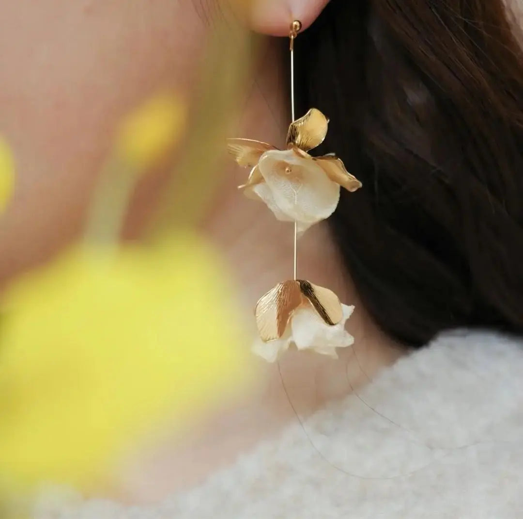 [Price reduction] Bridal earrings, metal gold flower