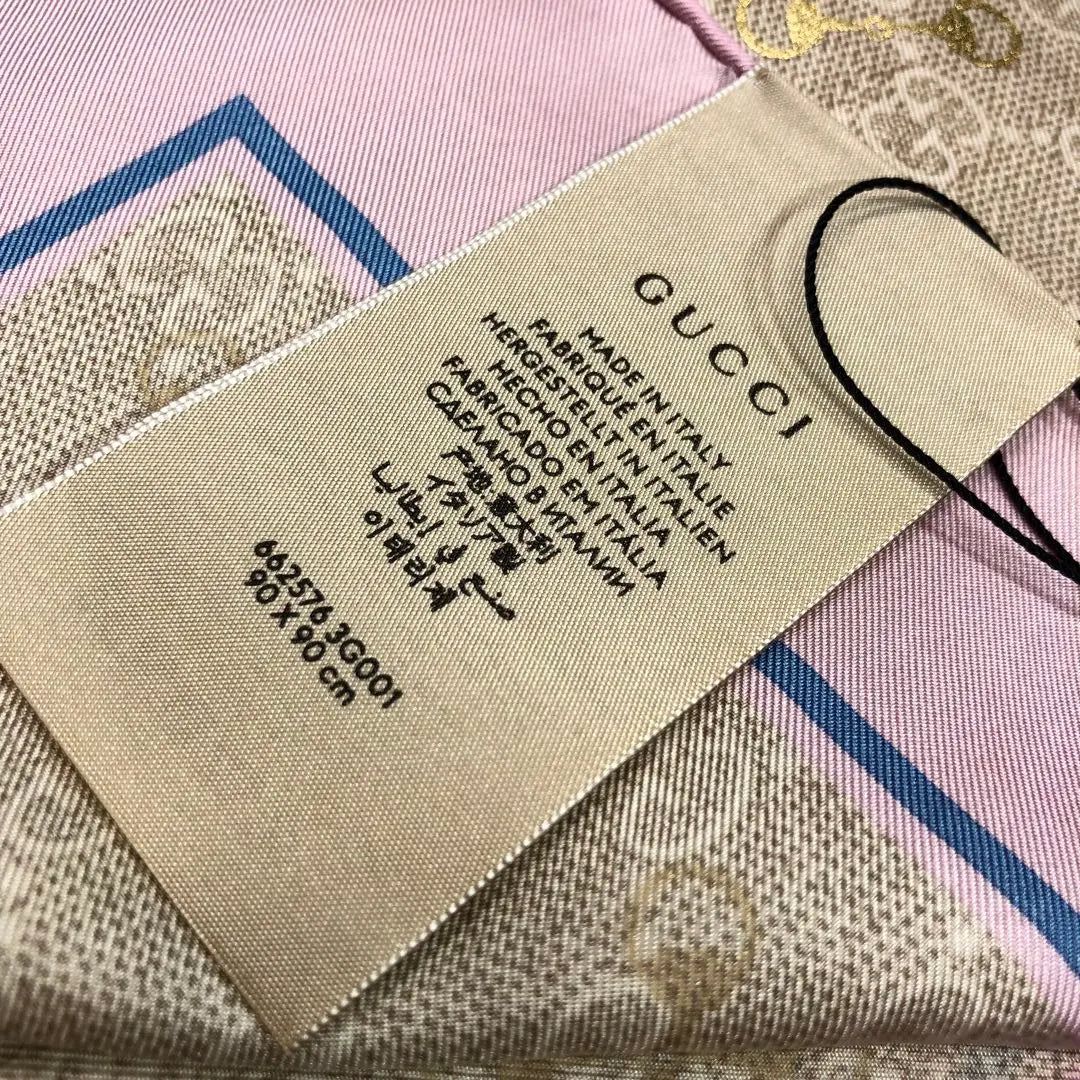 Bufanda de seda Gucci con estampado GG Horsebit sin usar en color rosa