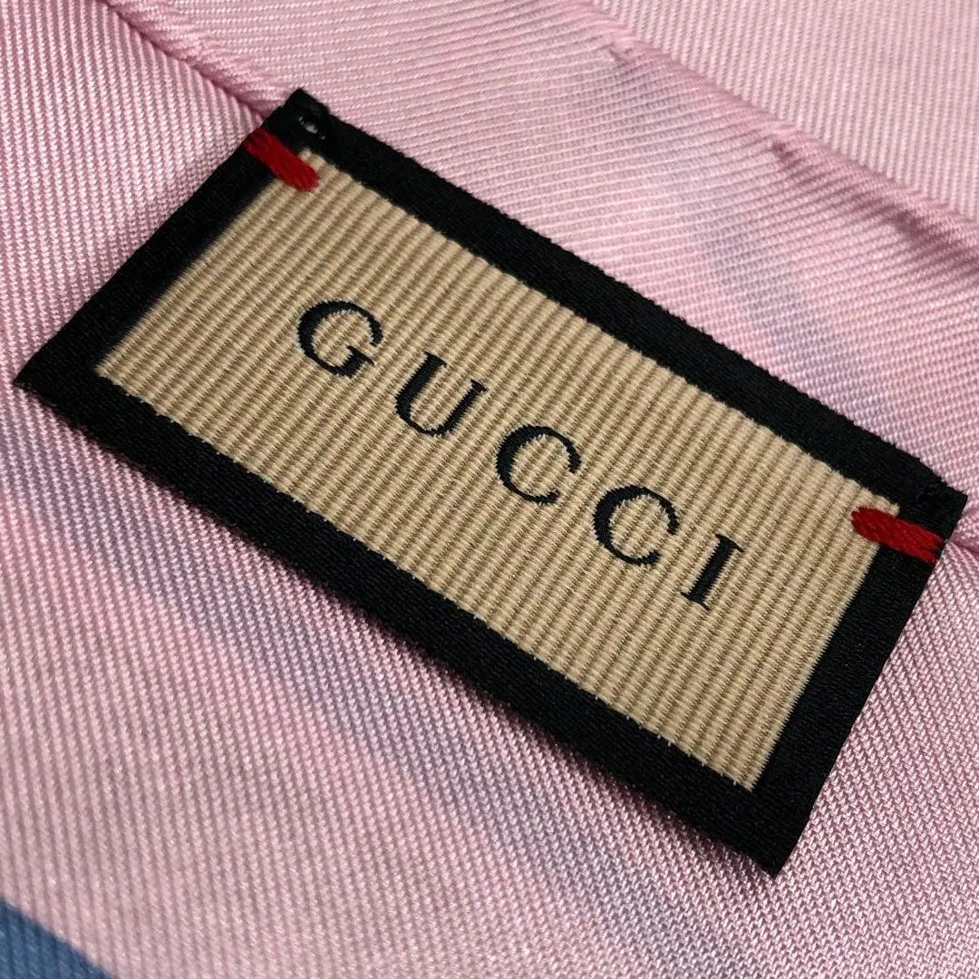 Bufanda de seda Gucci con estampado GG Horsebit sin usar en color rosa