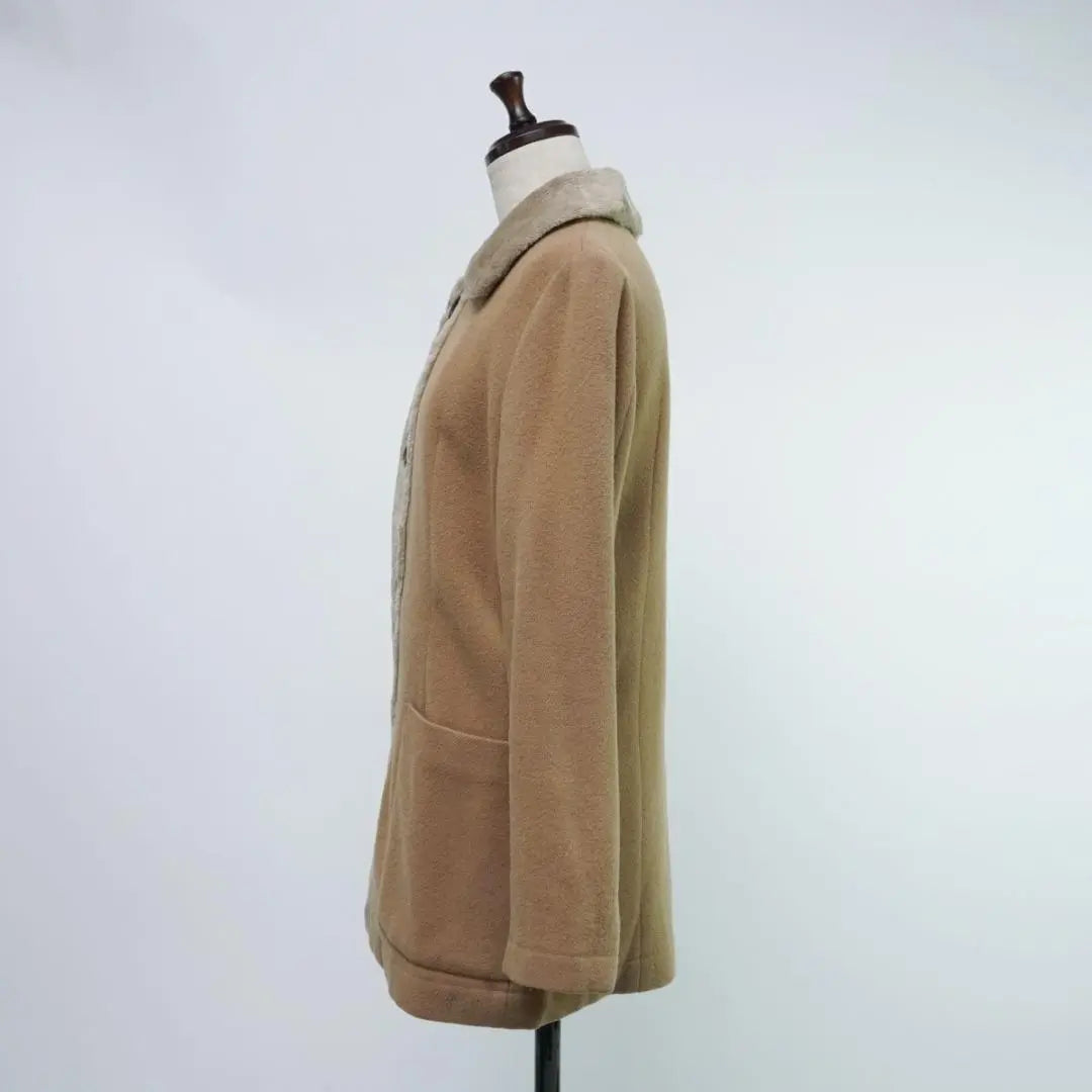 Chaqueta de pelo Trico Comme des Garcons beige en buen estado talla M