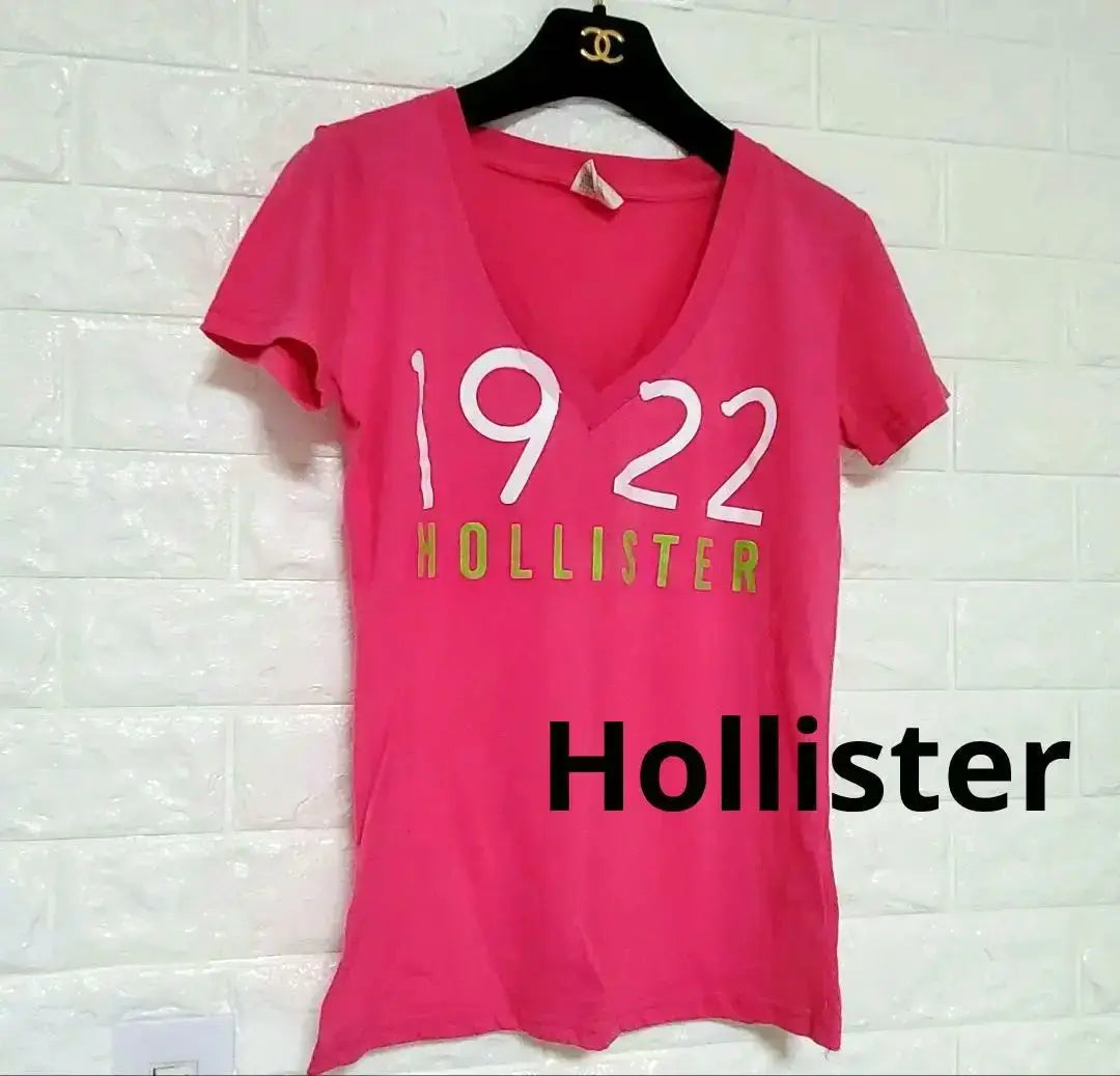 HOLLISTER Pink T-shirt Beautiful condition Logo V-neck Cut and sew