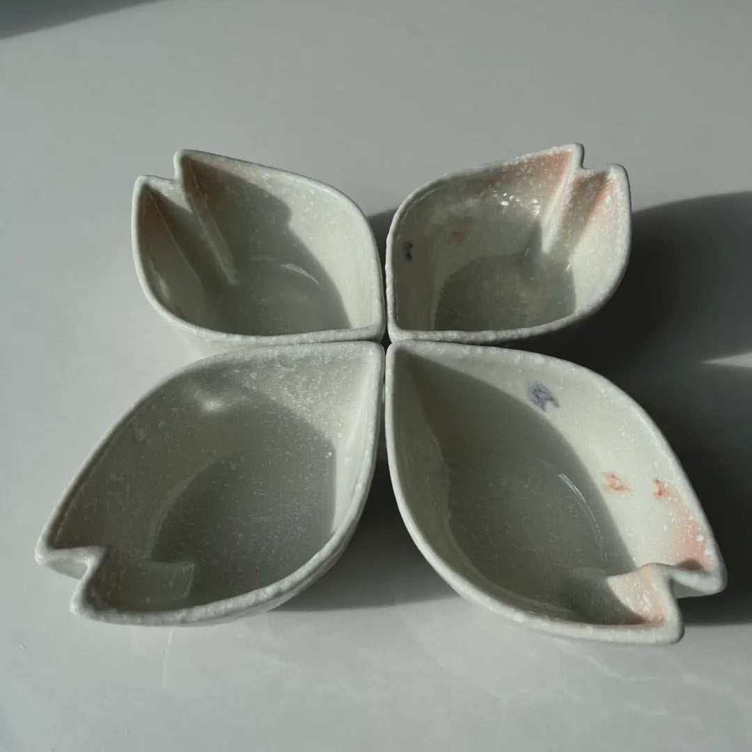 Petal-shaped ceramic bowls set of 4 Sakura | 花びら型の陶器小鉢4個セット　桜