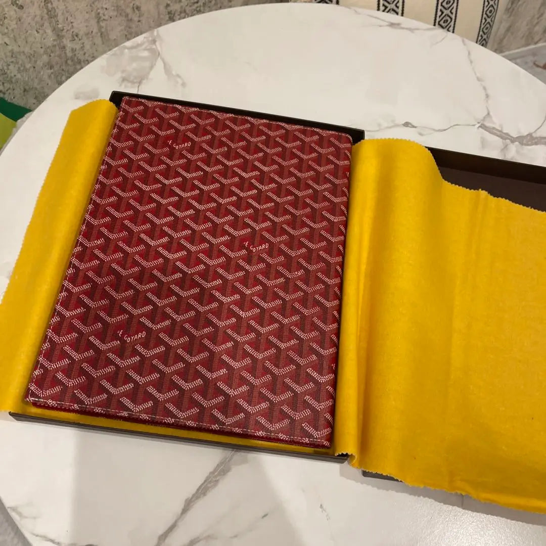 Cuaderno A4 Goyard con estampado rojo