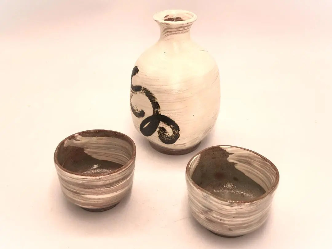 [Brushed iron-painted sake ware made by Living National Treasure Park Sangzhen] Koryo Flour Inscription, Inscription with Box