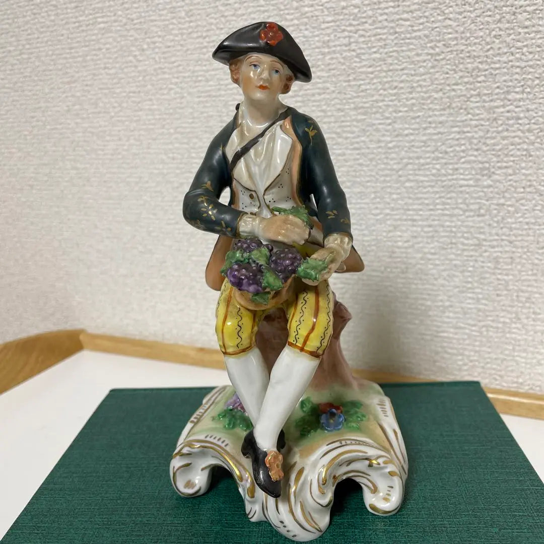 ◇Young man in a grape basket◇Dresden◇Karrutime Studio◇Height 16cm◇