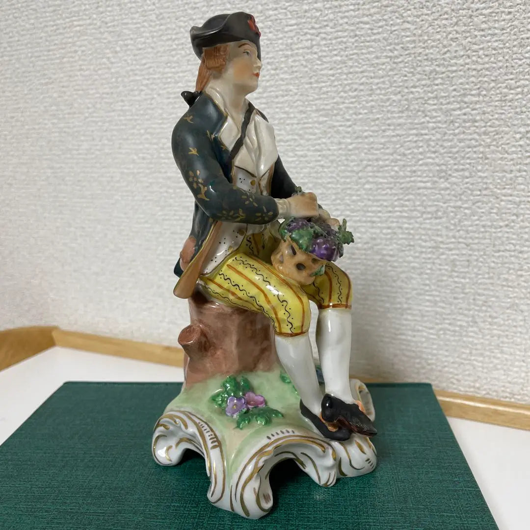 ◇Young man in a grape basket◇Dresden◇Karrutime Studio◇Height 16cm◇