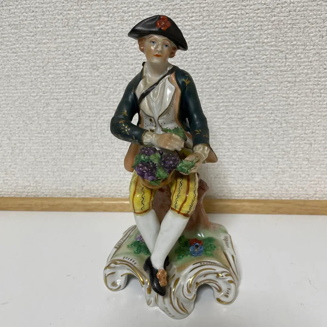 ◇Young man in a grape basket◇Dresden◇Karrutime Studio◇Height 16cm◇