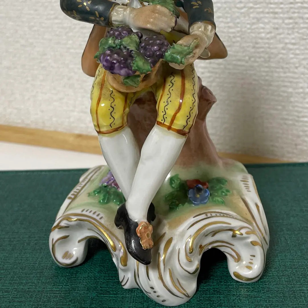 ◇Young man in a grape basket◇Dresden◇Karrutime Studio◇Height 16cm◇